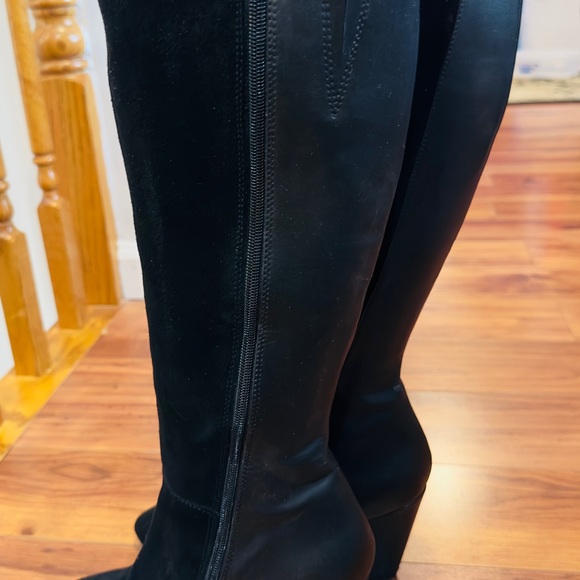 Charles David black leather and suede wedge boots. - Picture 5 of 8